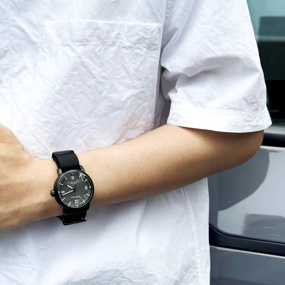 Casual Men’s Quartz Wrist Watch 42mm Sapphire Crystal